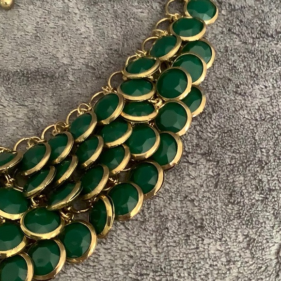 NWT Cara New York Green and Gold Layered Statement Necklace - Picture 7 of 12